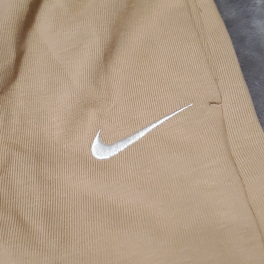 NWT Nike Loose Fit High Rise shorts XS - Picture 4 of 6